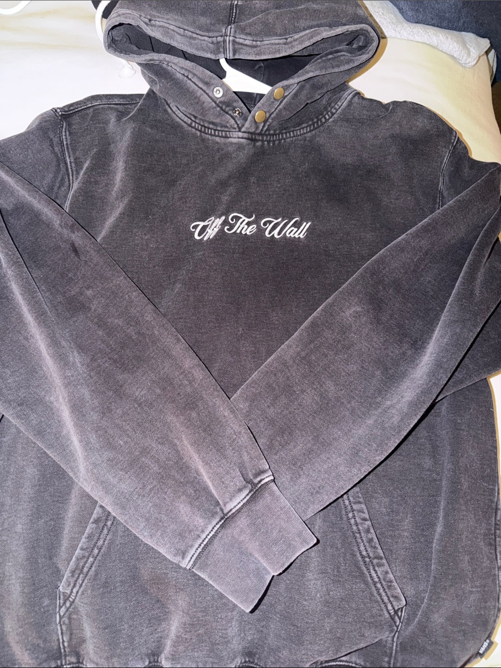Vans Men's Washed Charcoal 'Off The Wall' Crewneck Hoodie